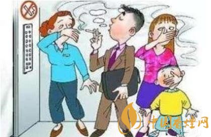 電梯內吸煙存安全隱患 不要拿生命開玩笑